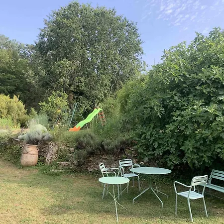 Grande Maison Au Milieu Des Bois