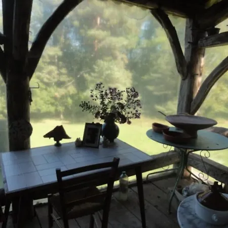 Grande Maison Au Milieu Des Bois *